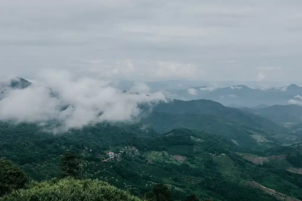  เขากำแพง เส้นทางเดินป่า อุทยานแห่งชาติเฉลิมรัตนโกสินทร์